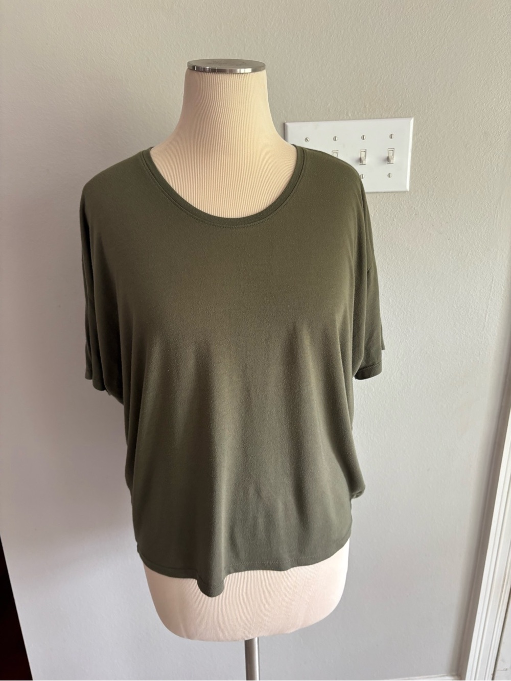 Hobby Lobby olive green dolman tee size medium GUC Spot on back RN129388